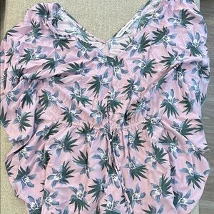 Cupcakes & Cashmere Ruched Flutter Sleeve Top in Green and Blue